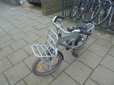 16 Inch Alpina Cargo Met Terugtraprem En Een Voordrager