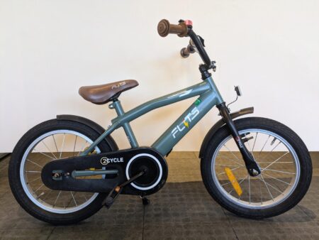 16 cali 2Cycle Flits z een terugtraprem.