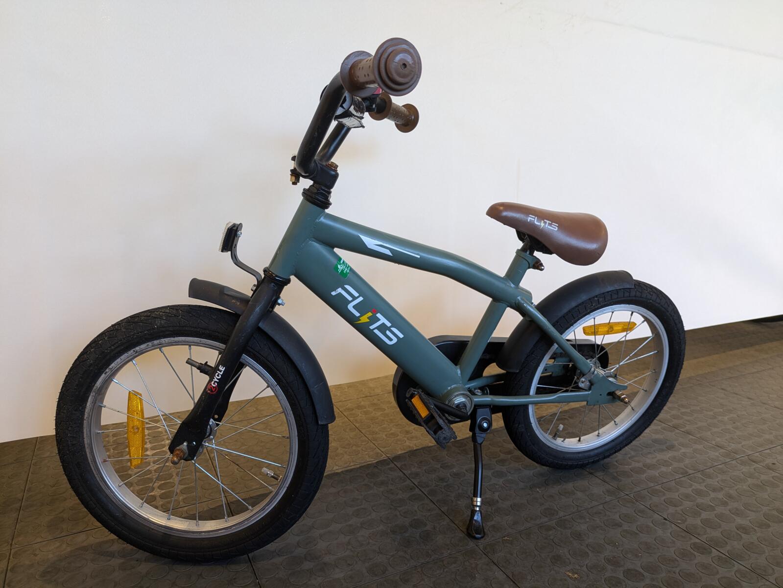 16 cali 2Cycle Flits z een terugtraprem. - obrazek 2