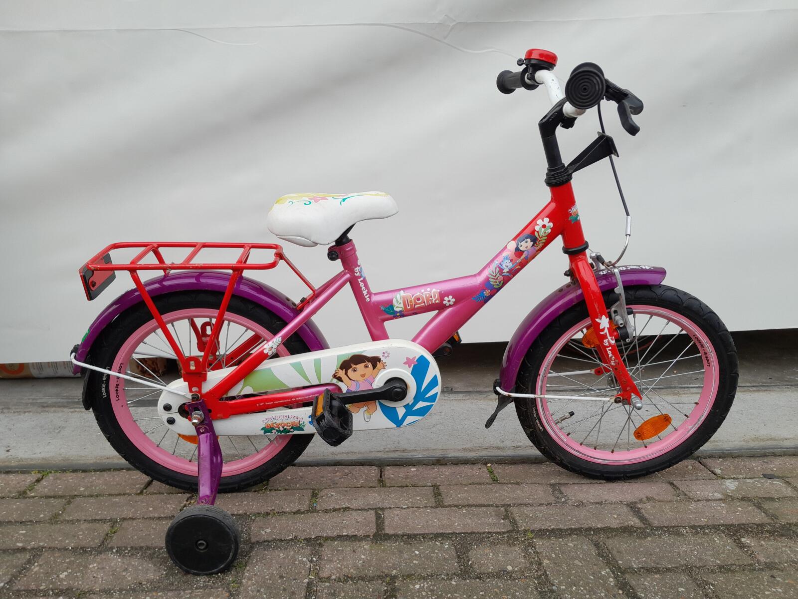16 cali Loekie Dora z zijwielen.