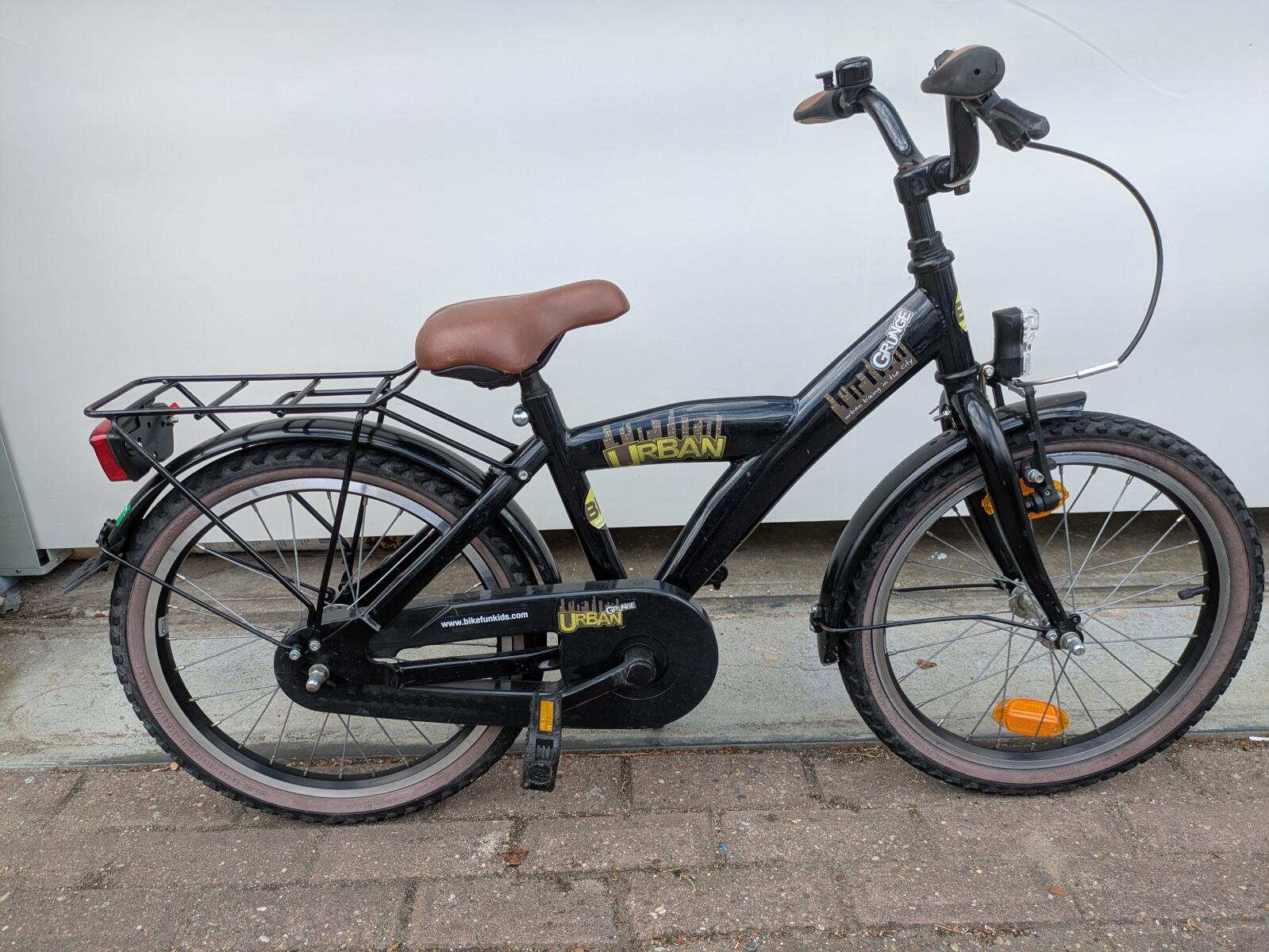 18 calowy Bike Fun Urban Grunge z hamulcami ręcznymi i hamulcem torpedowym.