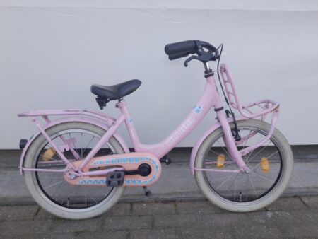 18 cali Alpina Clubb z een voordrager.