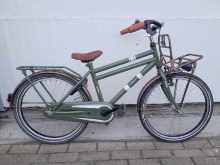 22 cali Alpina Cargo z een voordrager.