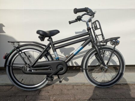 18 cali Alpina Cargo z een voordrager.
