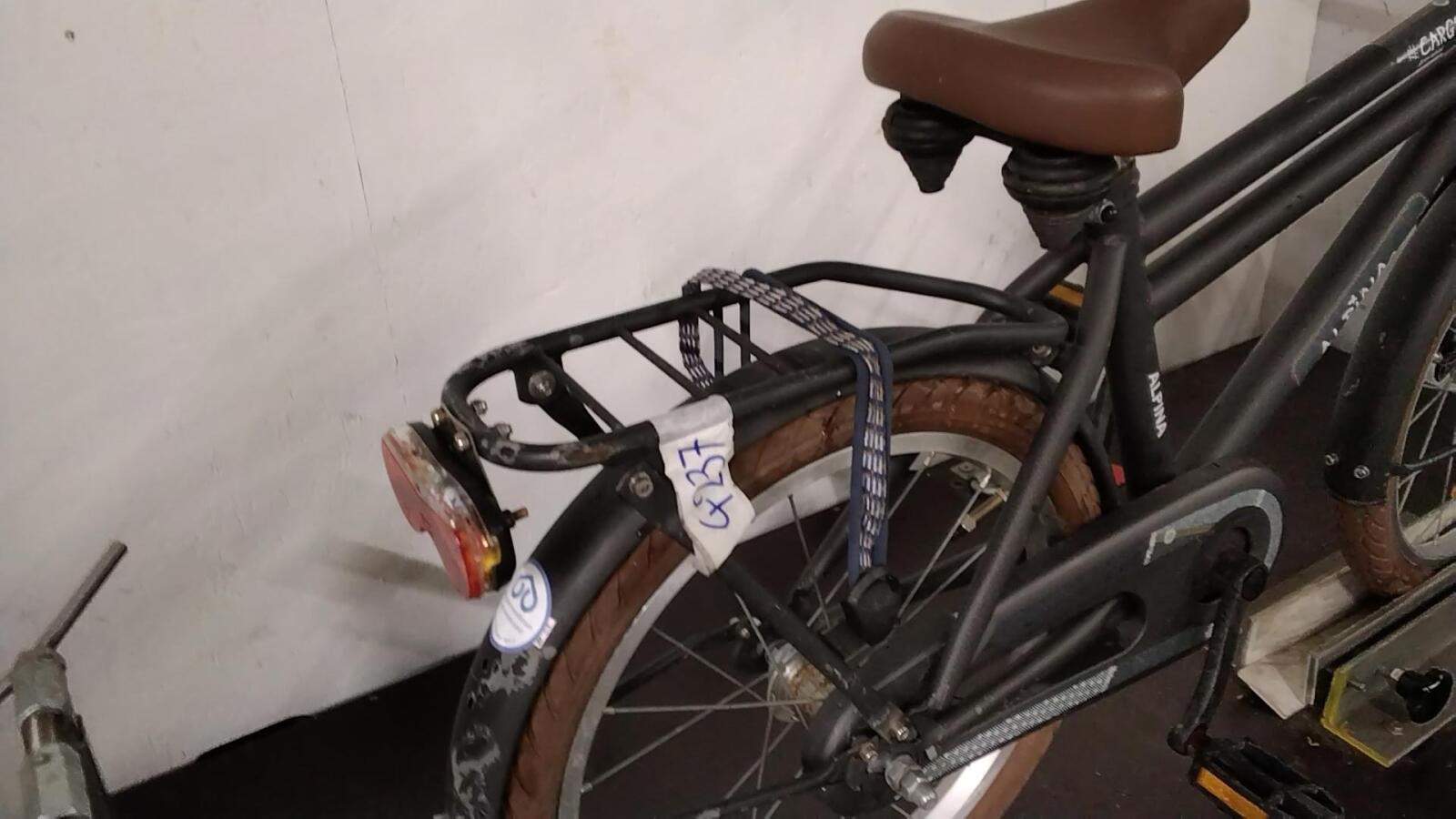 Czarny Alpina Cargo Jongensfiets - obrazek 3