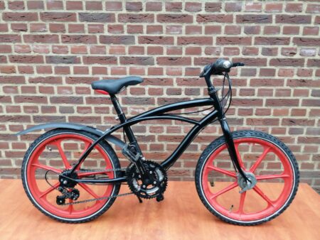 Czarny Haade Cruiser