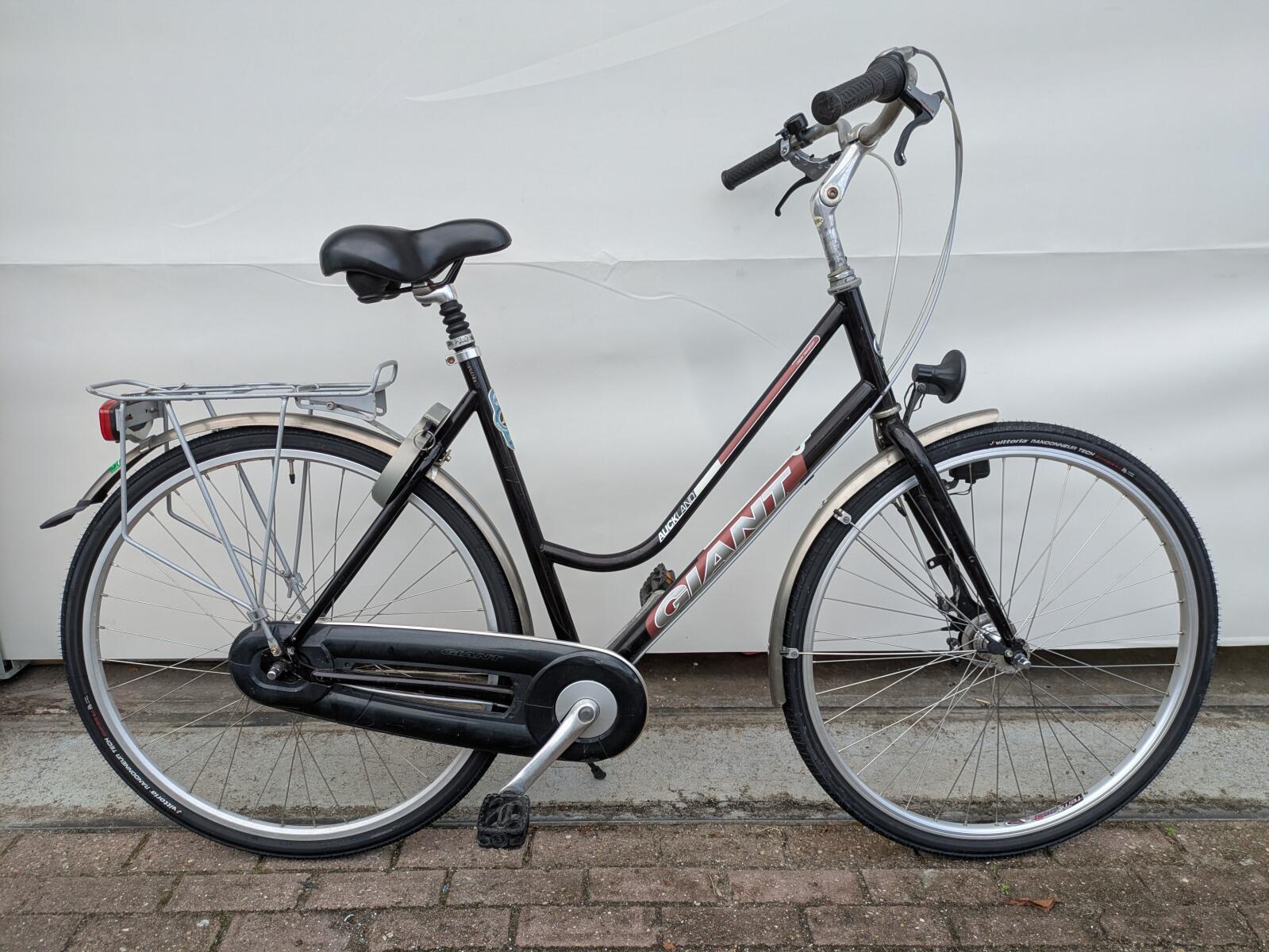 28 cali Giant Auckland z 7 biegi.